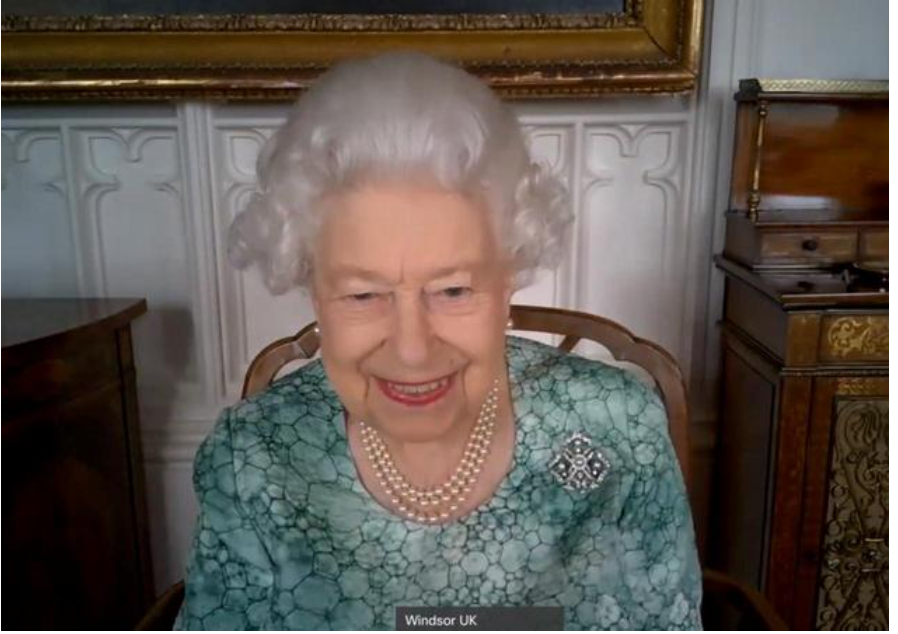 Queen thanks volunteers for helping Britain through the pandemic