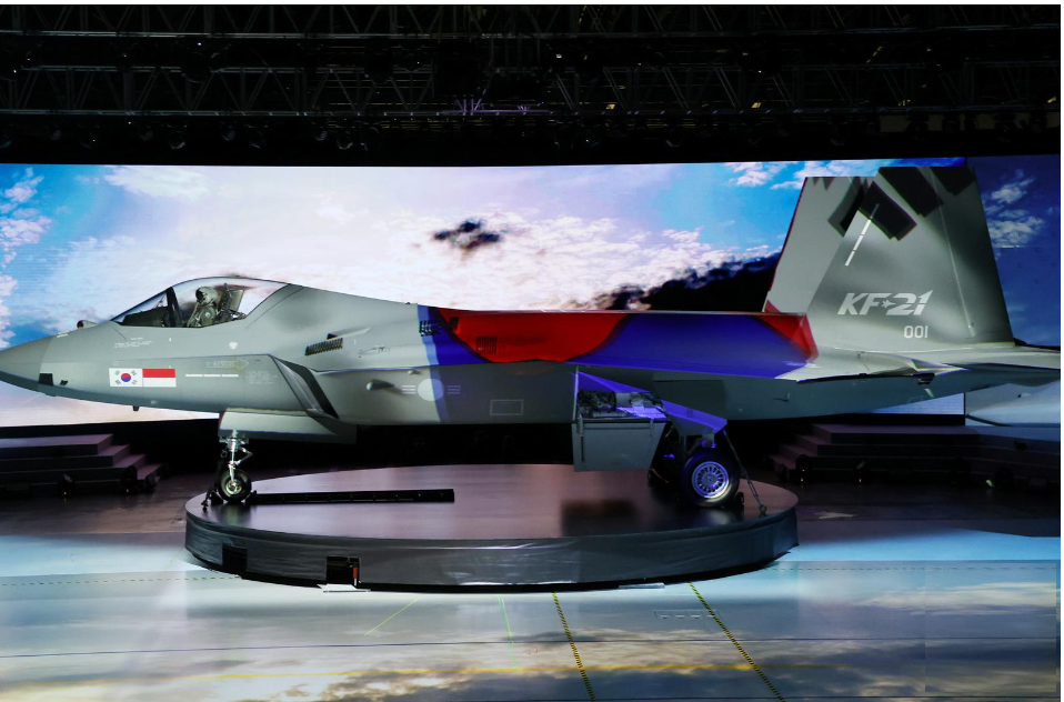  South Korea unveils prototype of KF-X fighter jet