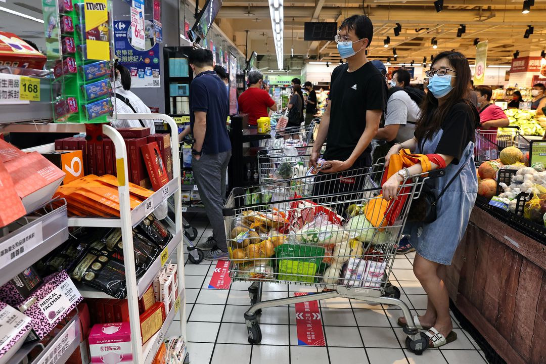  Taiwan urges no panic buying as new COVID-19 rules kick off