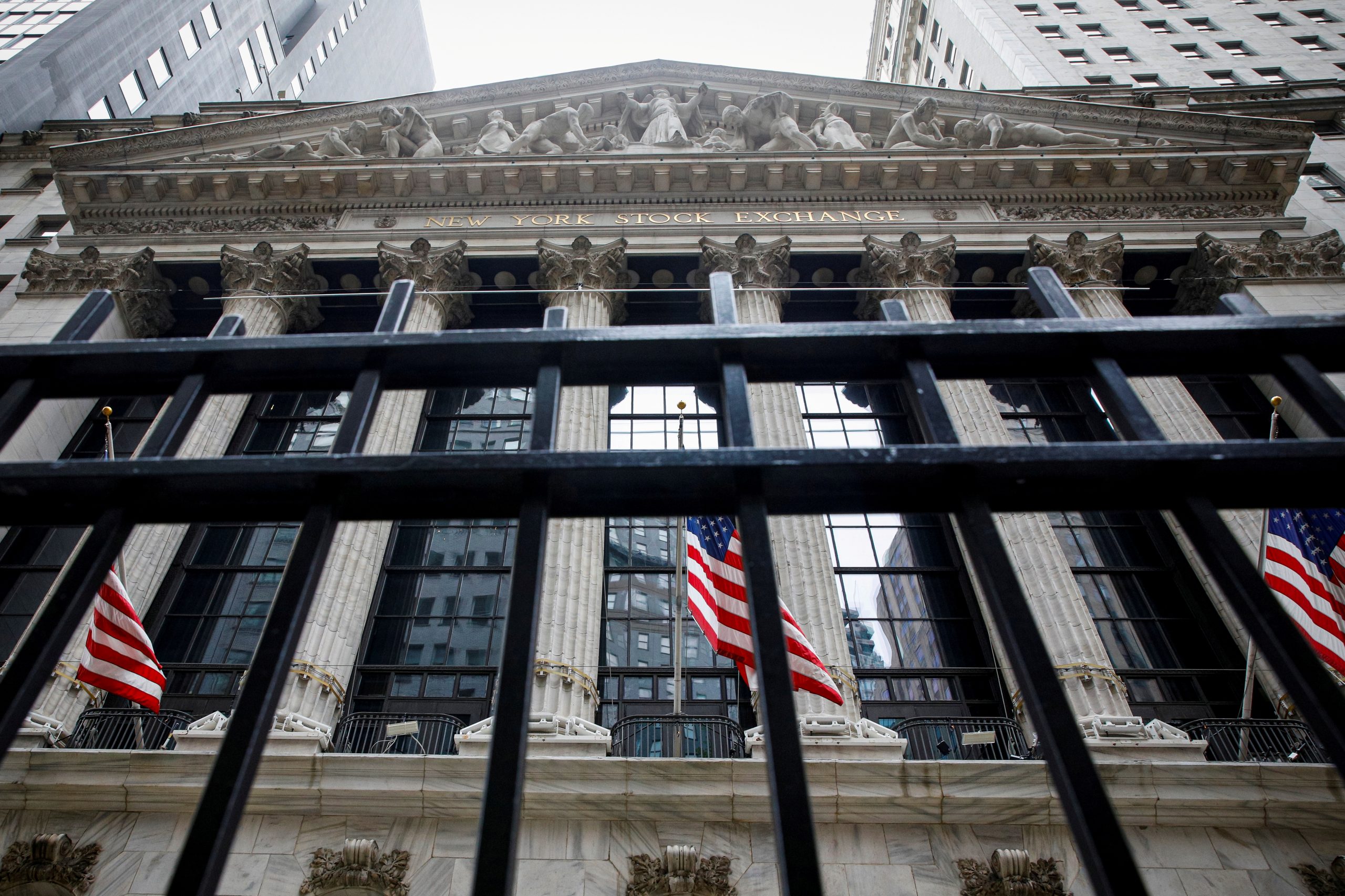  Wall Street climbs on tech gains as U.S. Treasury yields dip