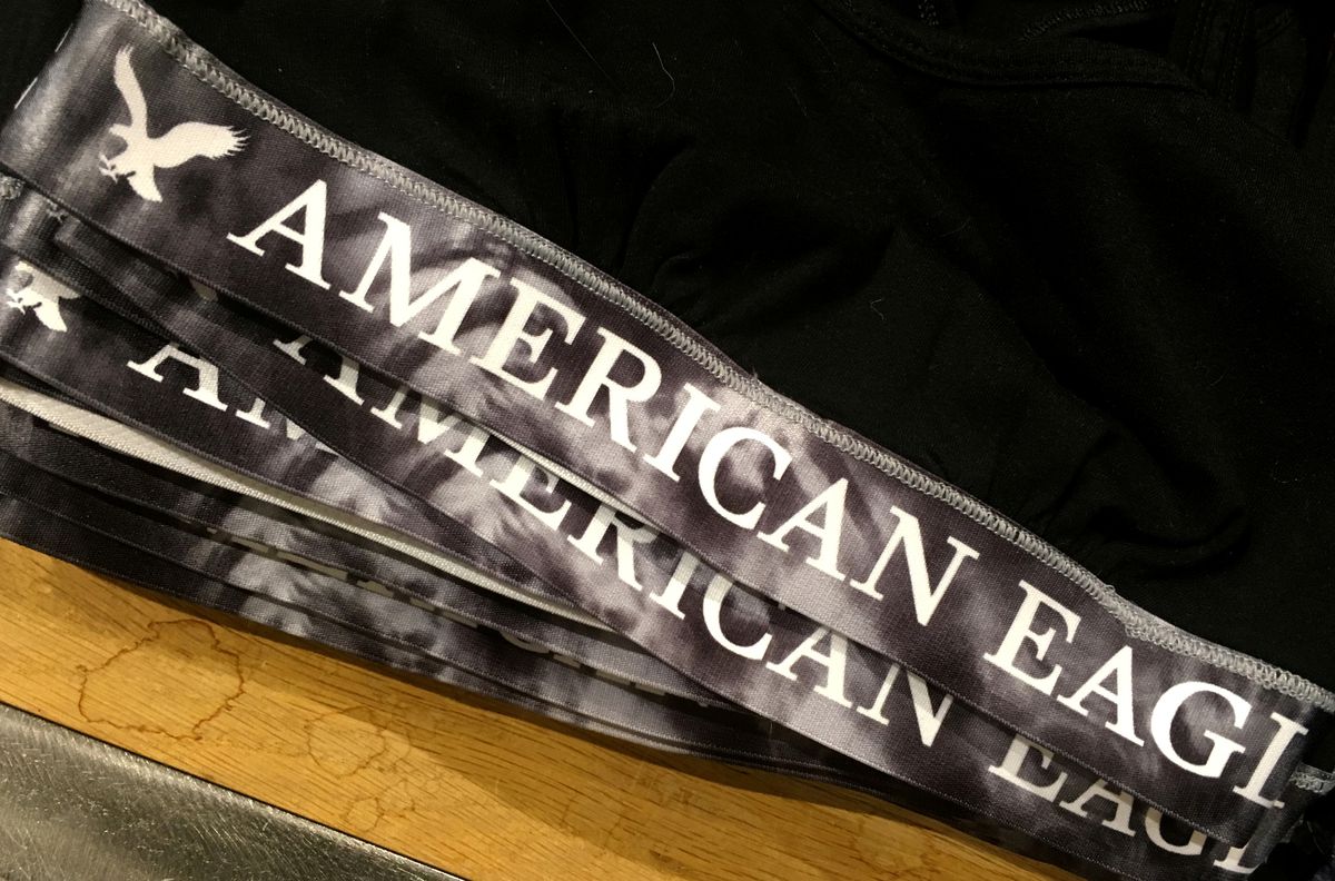  American Eagle sees sales rising on pent-up demand for apparel