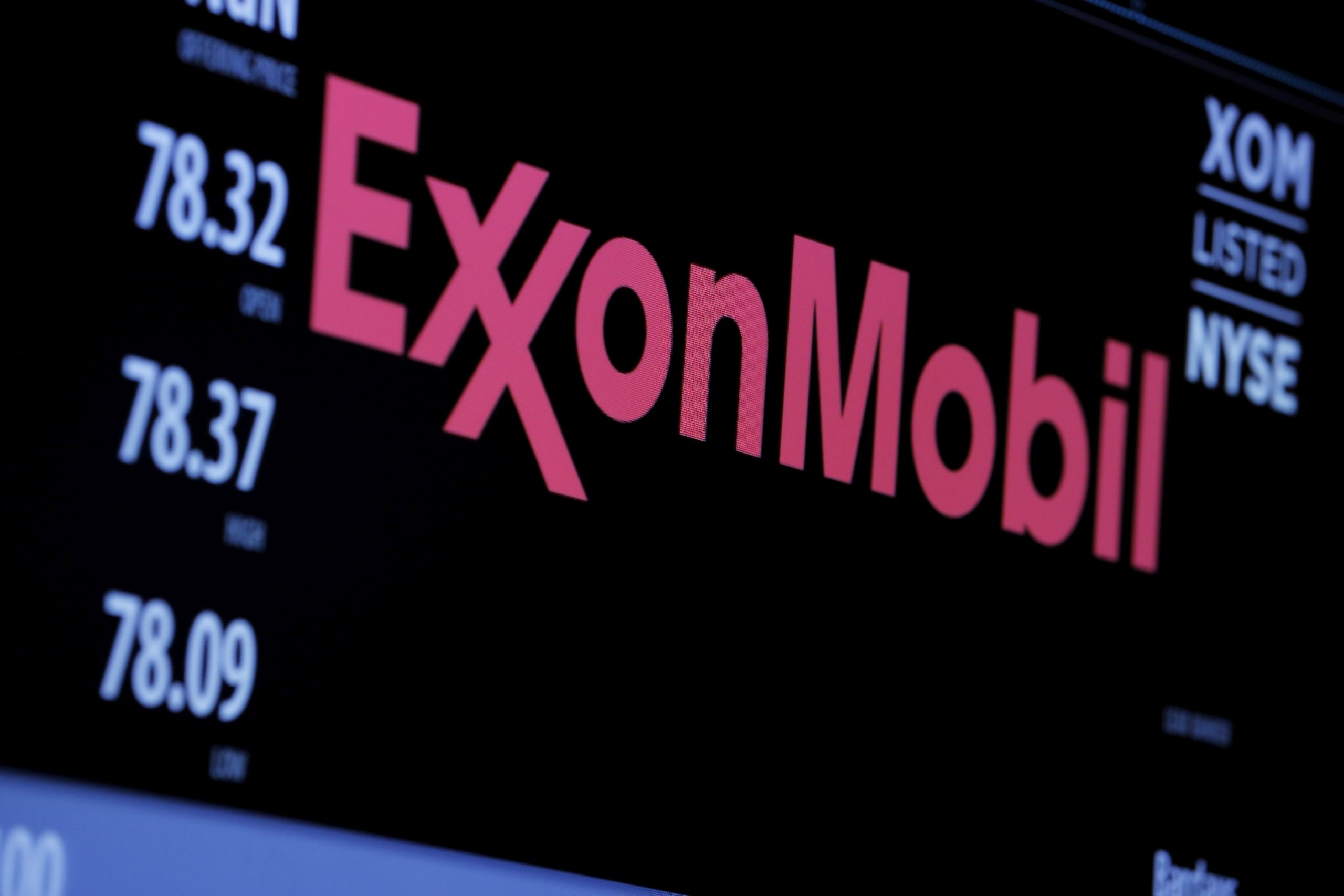  Exxon loses board seats to activist hedge fund in landmark climate vote