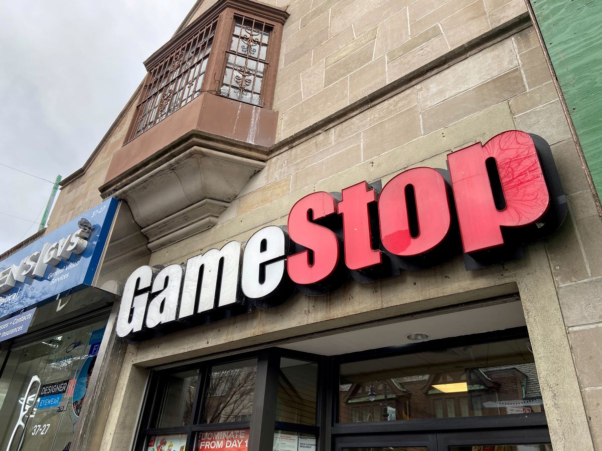  As meme stock momentum fades, AMC, GameStop fall