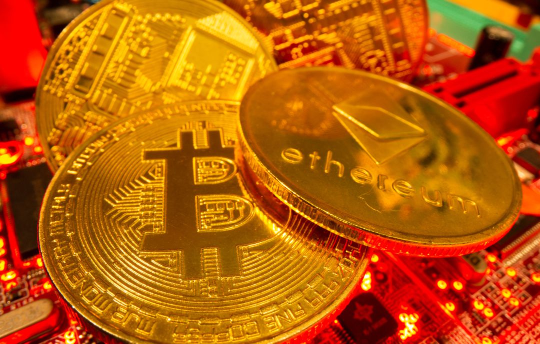  Crypto miners halt China business after Beijing cracks down, bitcoin tumbles