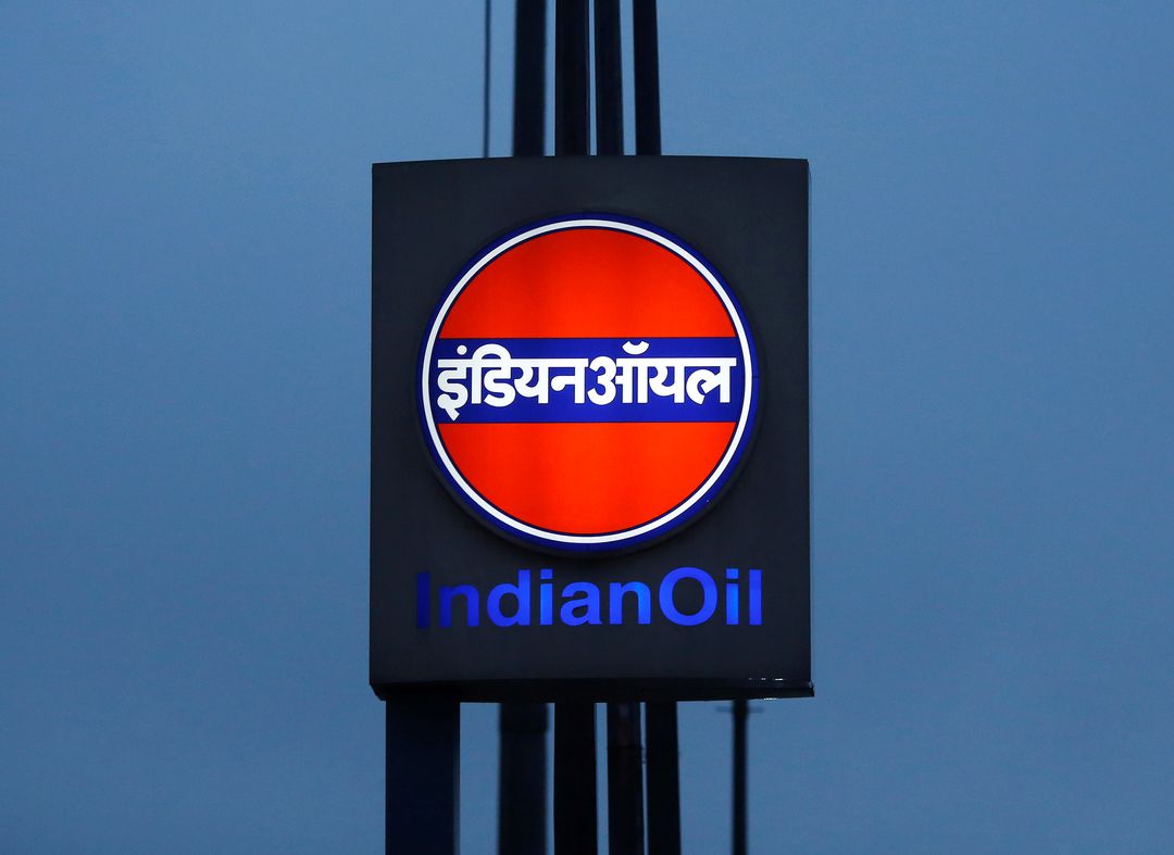  Indian oil refiners cut output, imports as pandemic hits demand