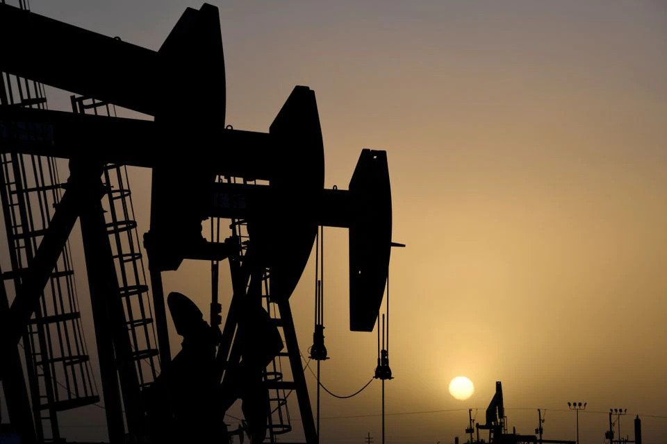  Oil near one-week high as prospect of Iran glut wanes
