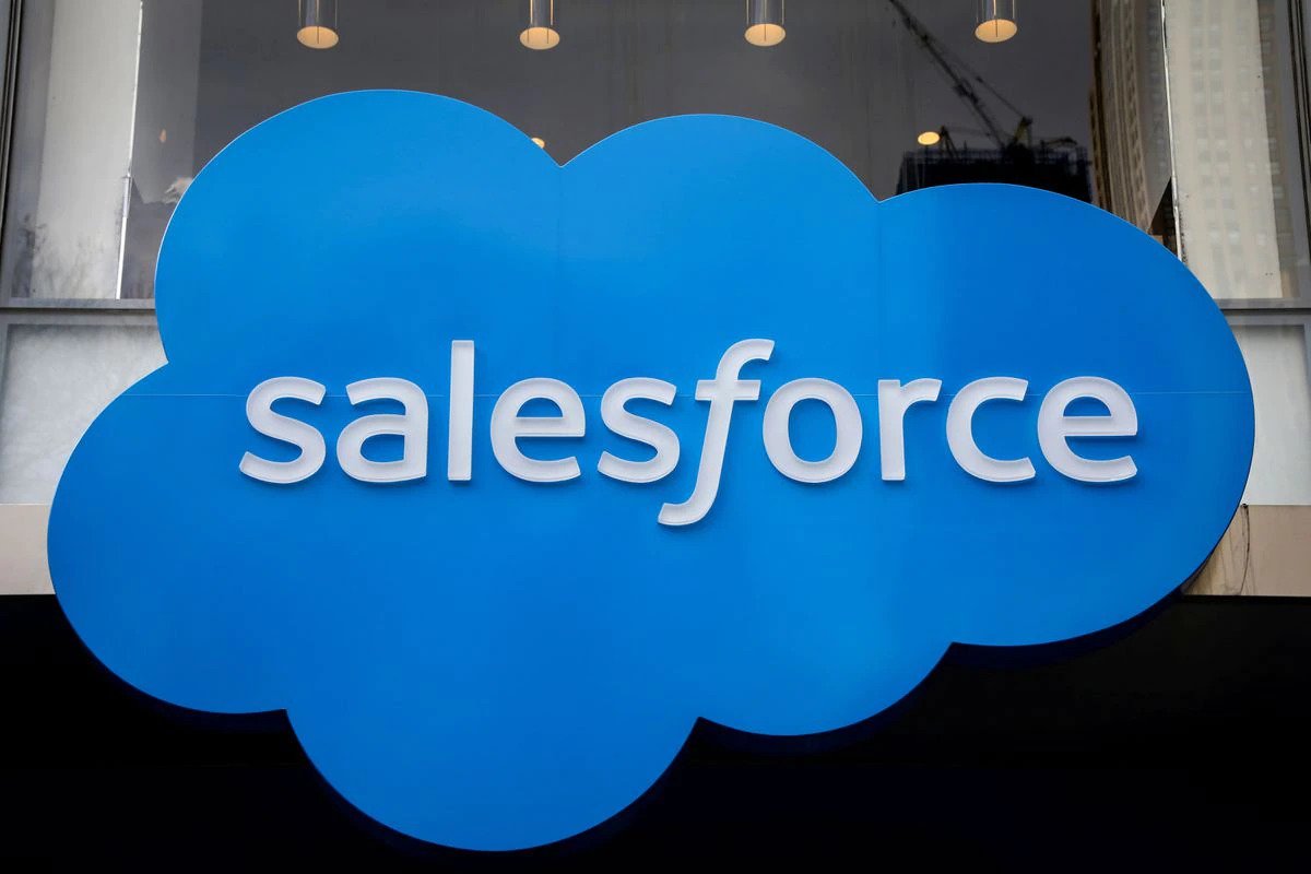  Salesforce raises annual revenue, profit outlook