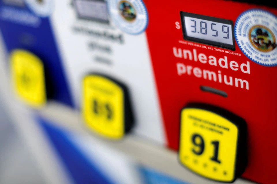  U.S. drivers to get hit by soaring pump prices over Memorial Day holiday
