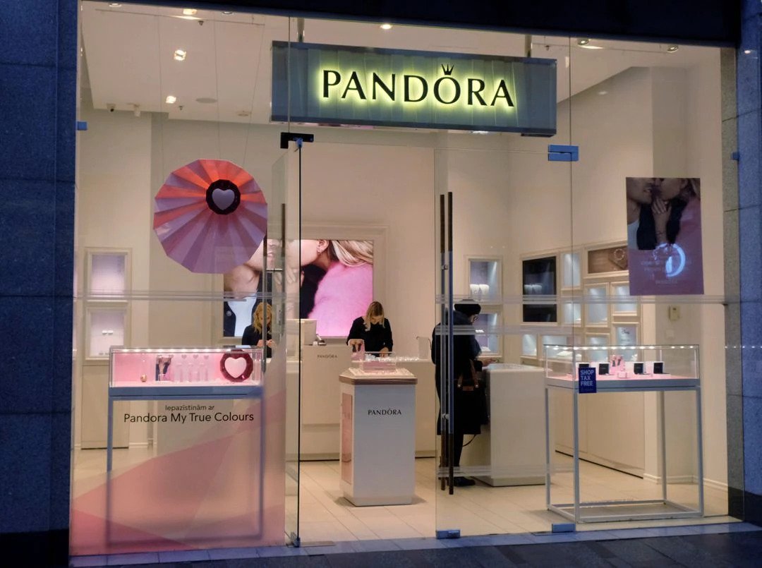  Carbon copy? Pandora takes a shine to lab-made diamonds