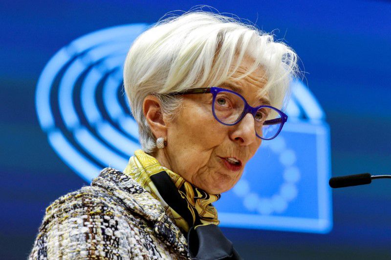  Euro zone at a turning point but too early to debate end of ECB help: Lagarde
