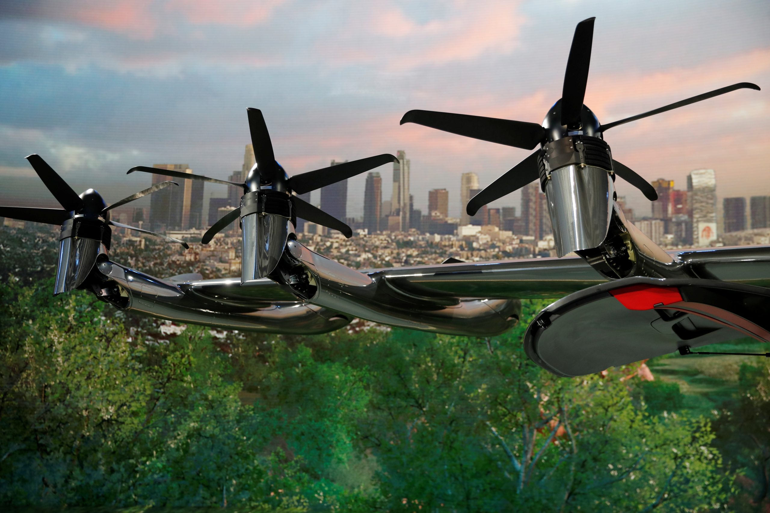  Archer’s flying taxi makes splashy debut in heated market