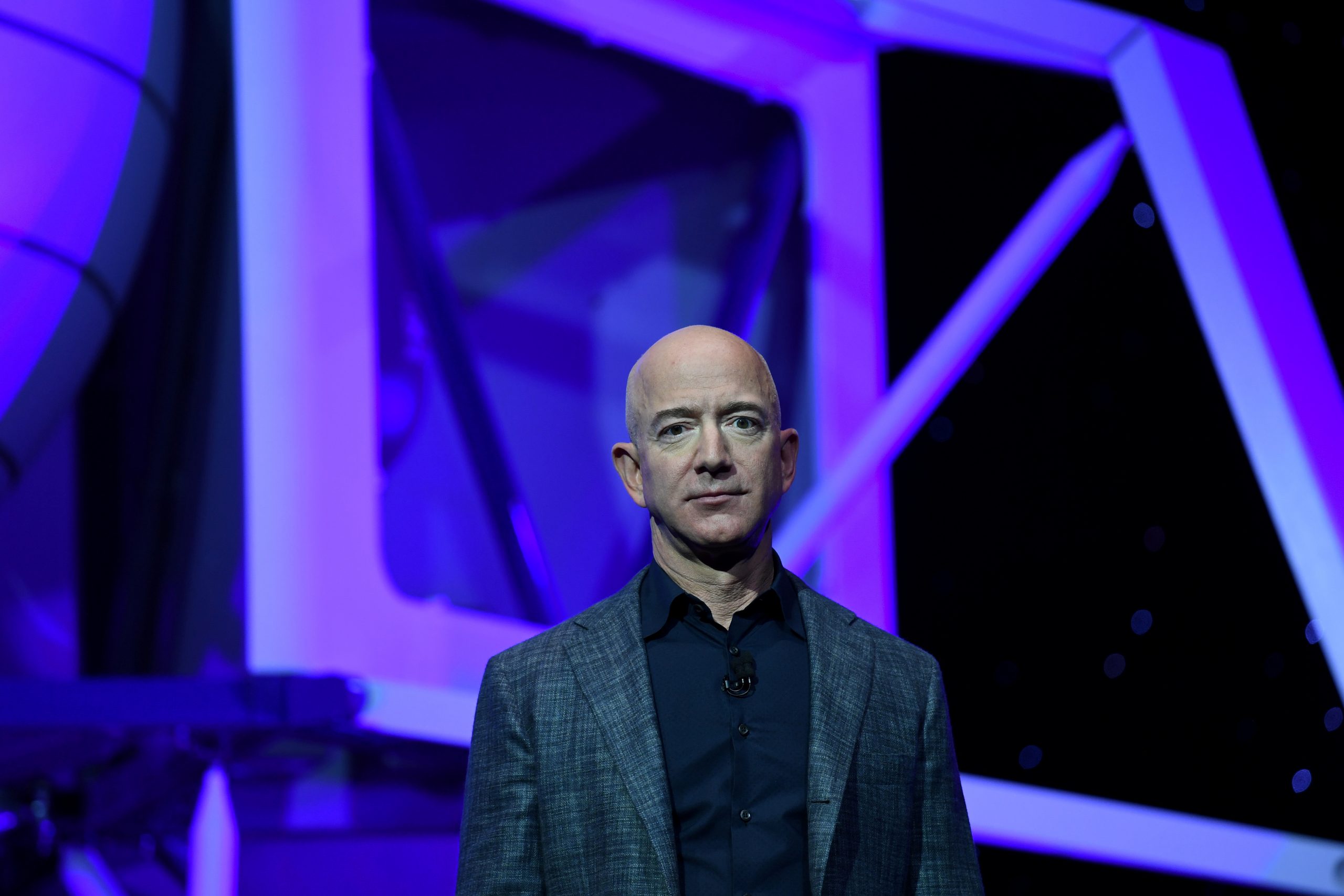  Amazon’s billionaire founder Jeff Bezos to fly to space next month