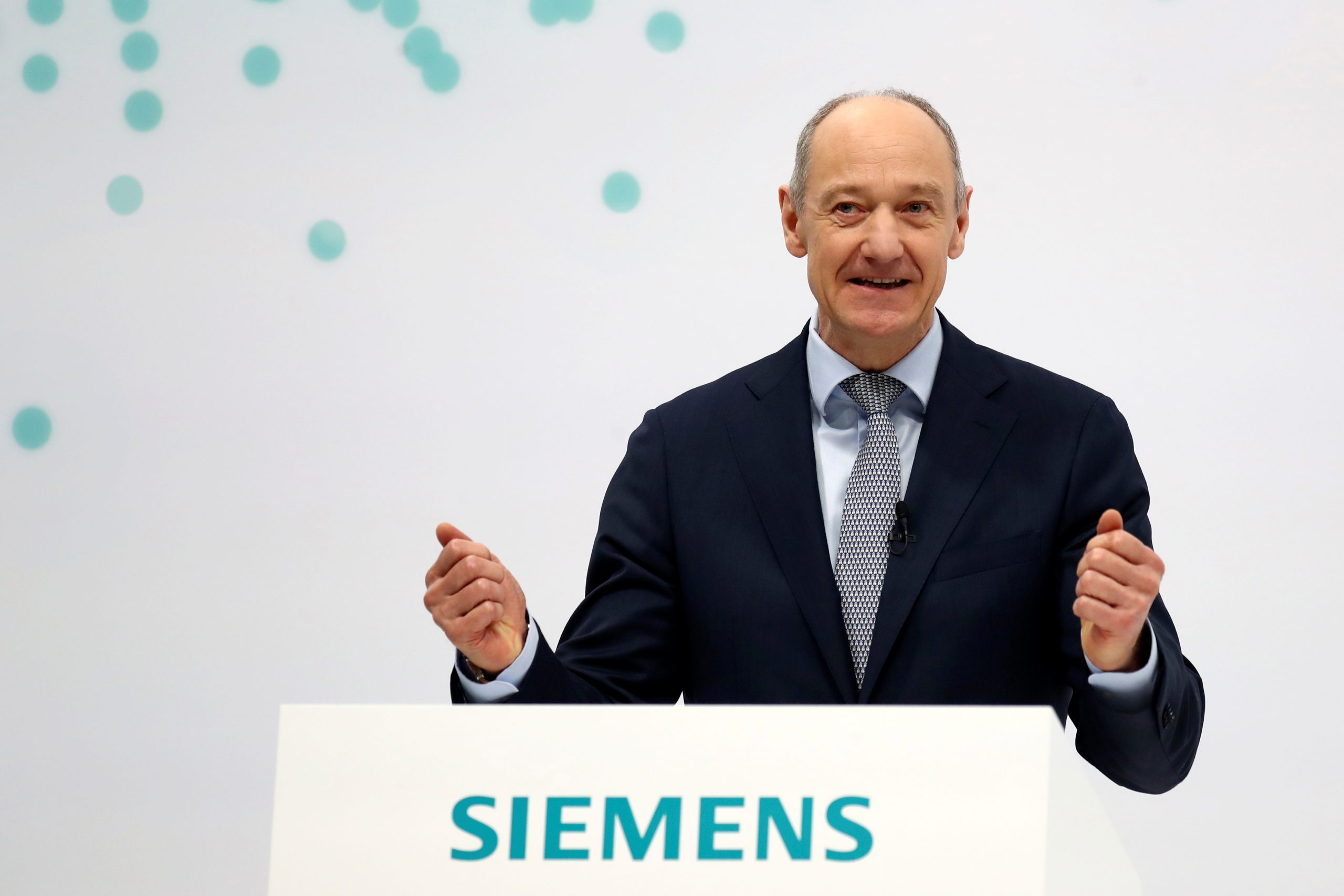  Siemens raises growth target with digital drive