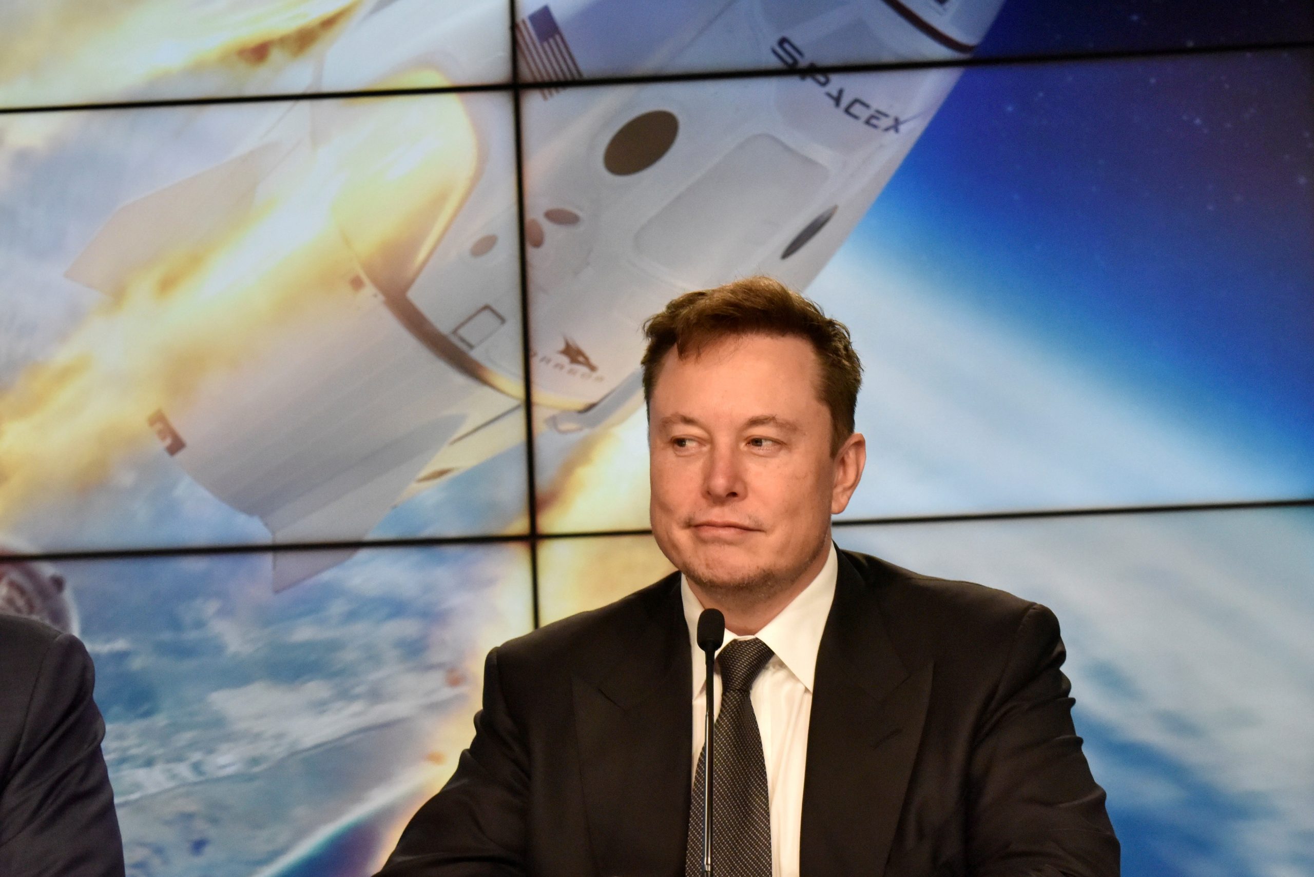  Musk says may need $30 bln to keep Starlink in orbit