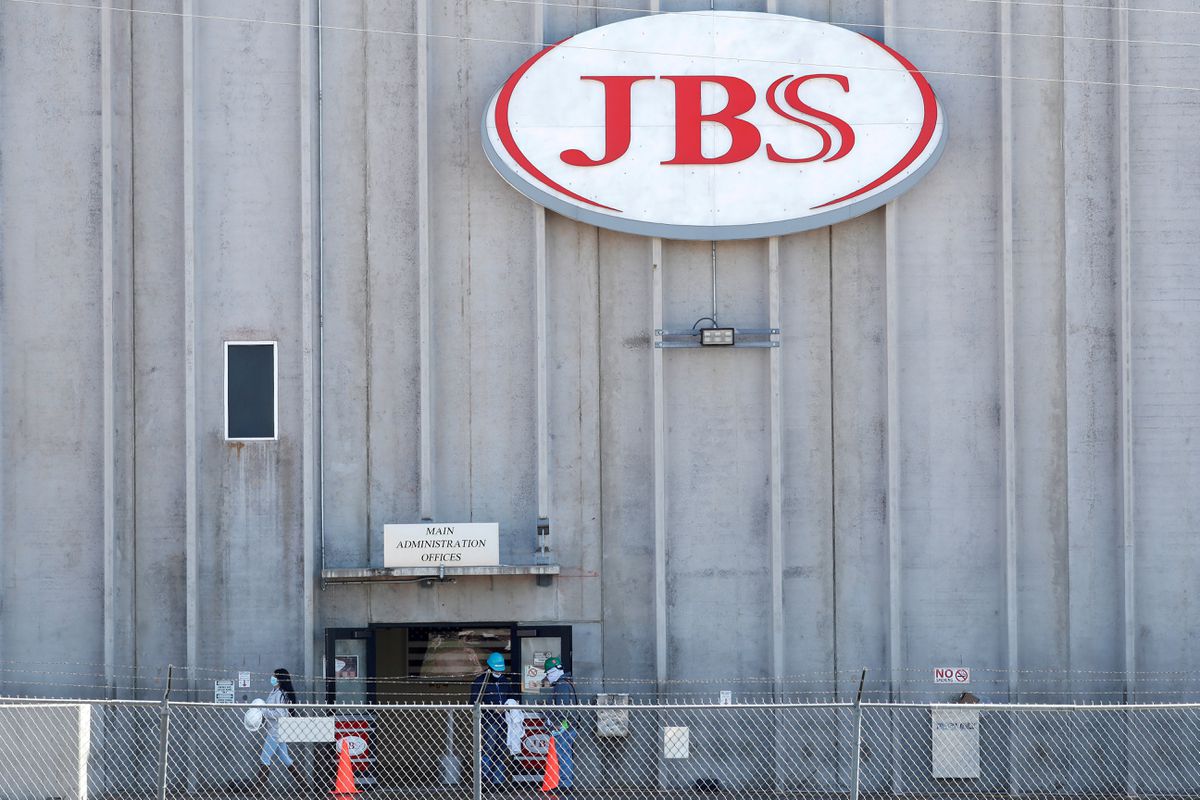  Stung by pandemic and JBS cyberattack, U.S. ranchers build new beef plants