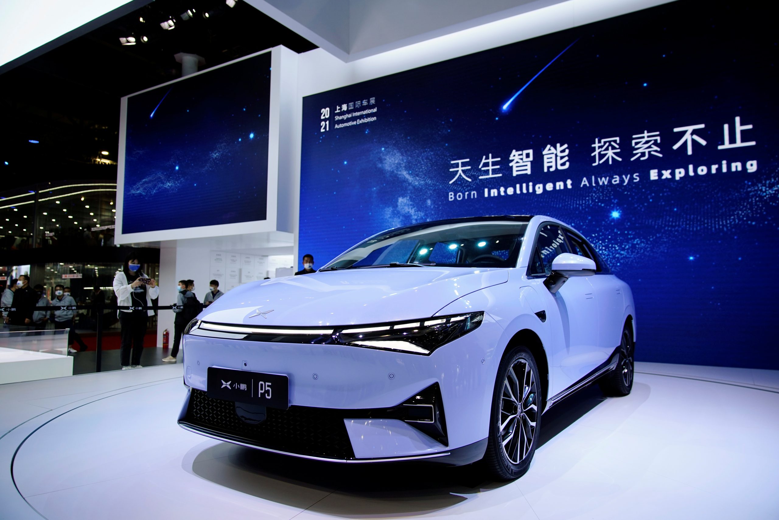  Chinese EV Maker Xpeng to raise $1.8 bln in Hong Kong listing