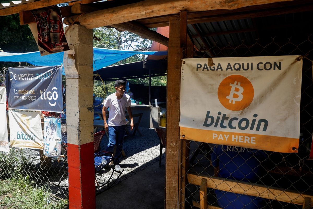  Analysis: Remittance firms slow to add bitcoin, despite El Salvador move