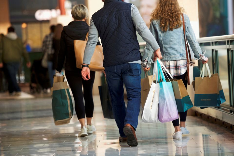  U.S. consumer spending takes breather; inflation pushes higher