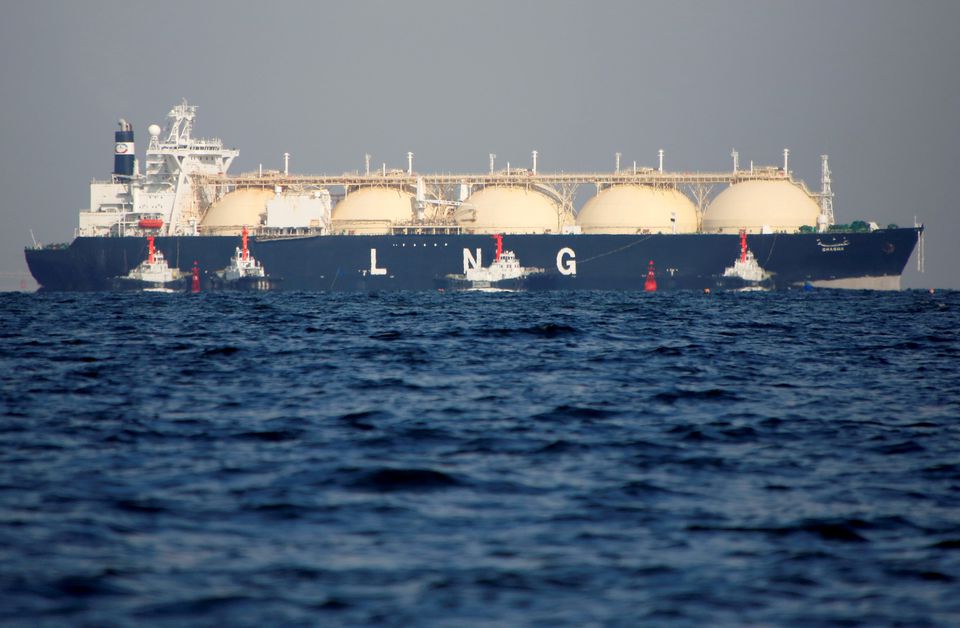  EXCLUSIVE Energy majors bid for Qatar LNG project despite lower returns