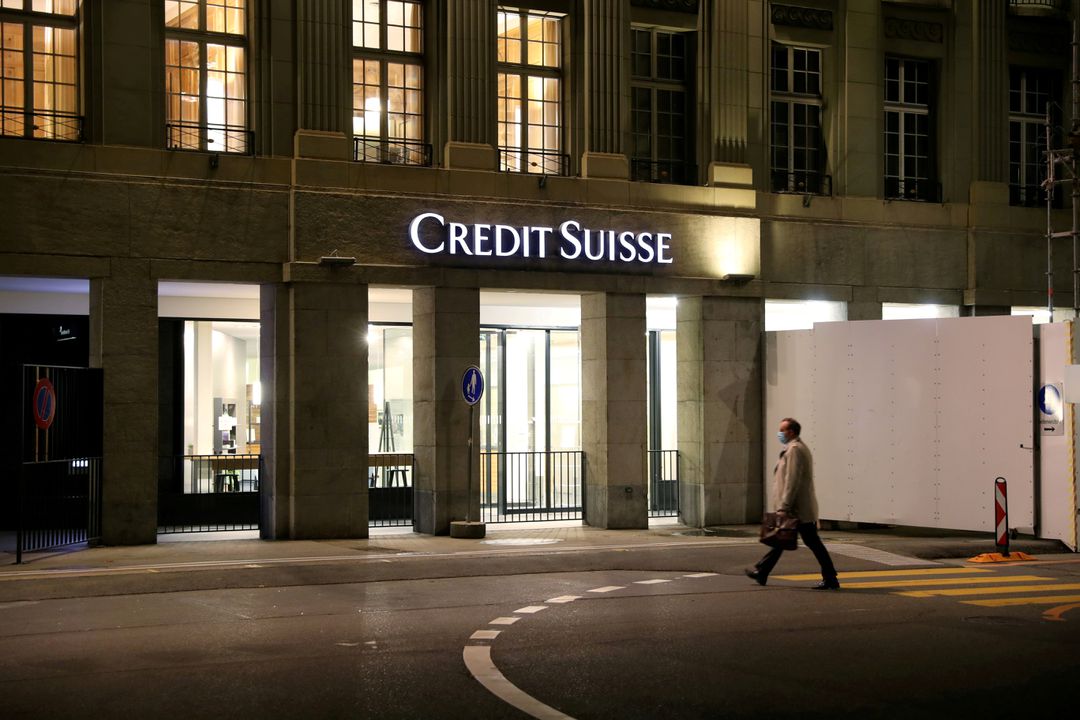  Fearing predators, Credit Suisse seeks new look or even merger-sources