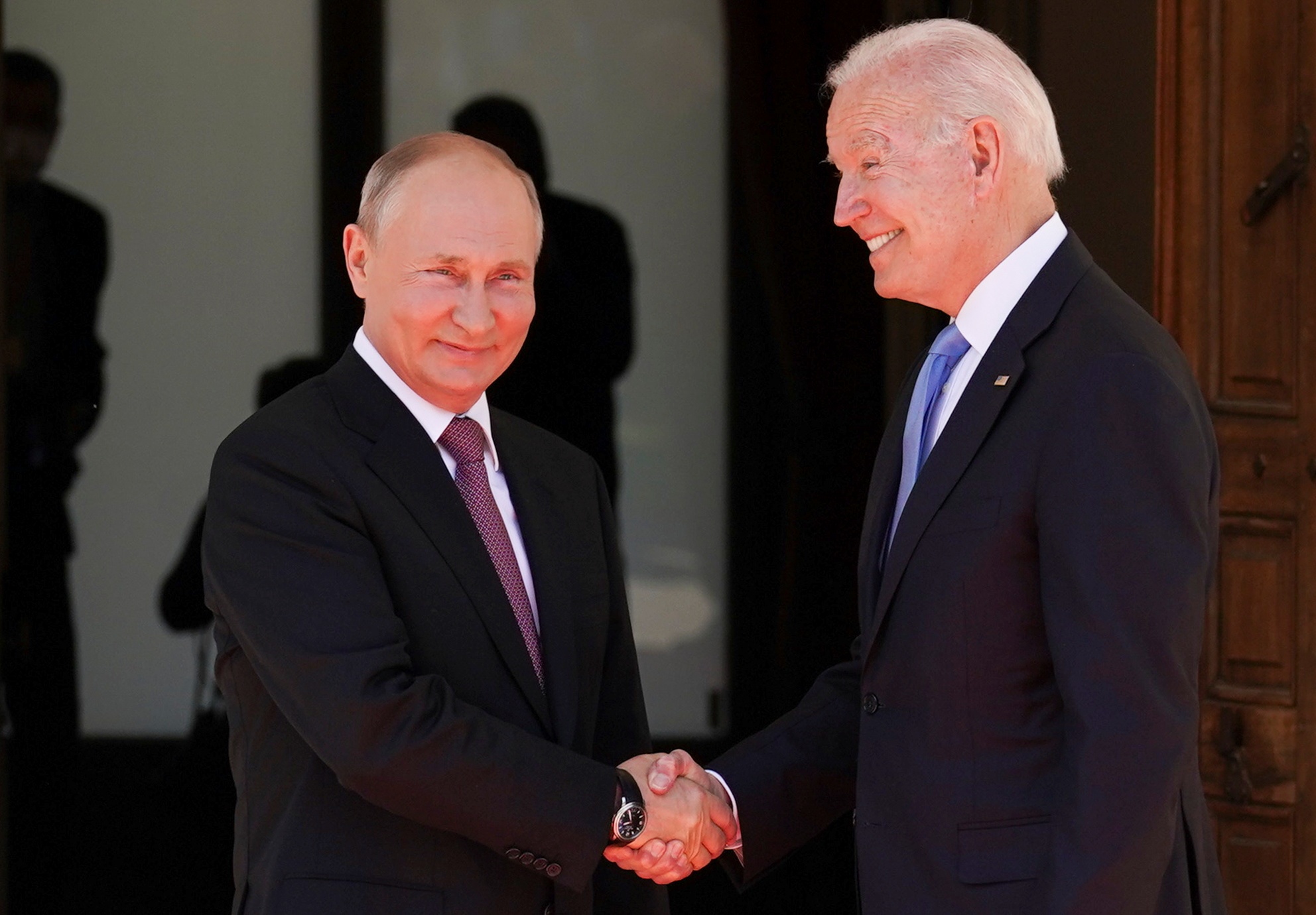  Wide gulf, slim hopes as Putin and Biden arrive for summit