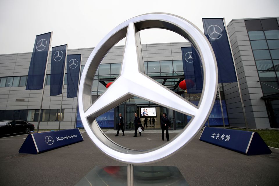  Daimler’s China venture aims to raise capacity 45% at Mercedes-Benz plants -document