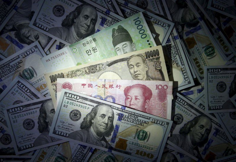  Investors trim long positions on Asian currencies, yuan bets halved