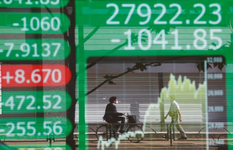  Asian shares kick-off week on cautious note as COVID-19 cases spike