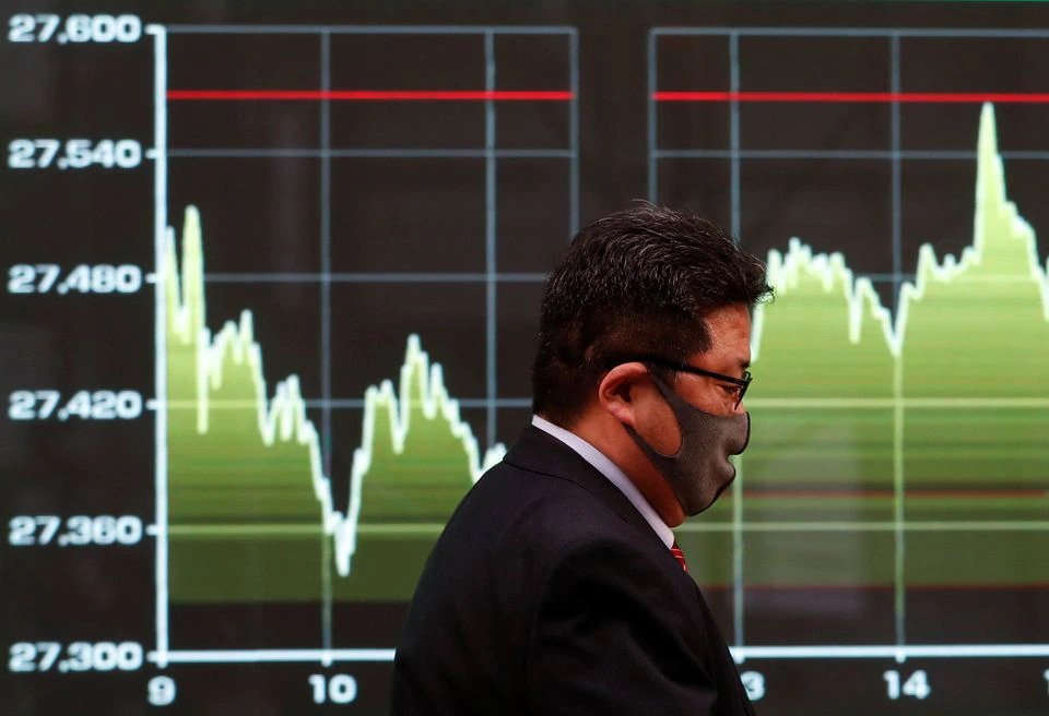  Asia tracks Wall St lower as U.S. inflation bets perk up