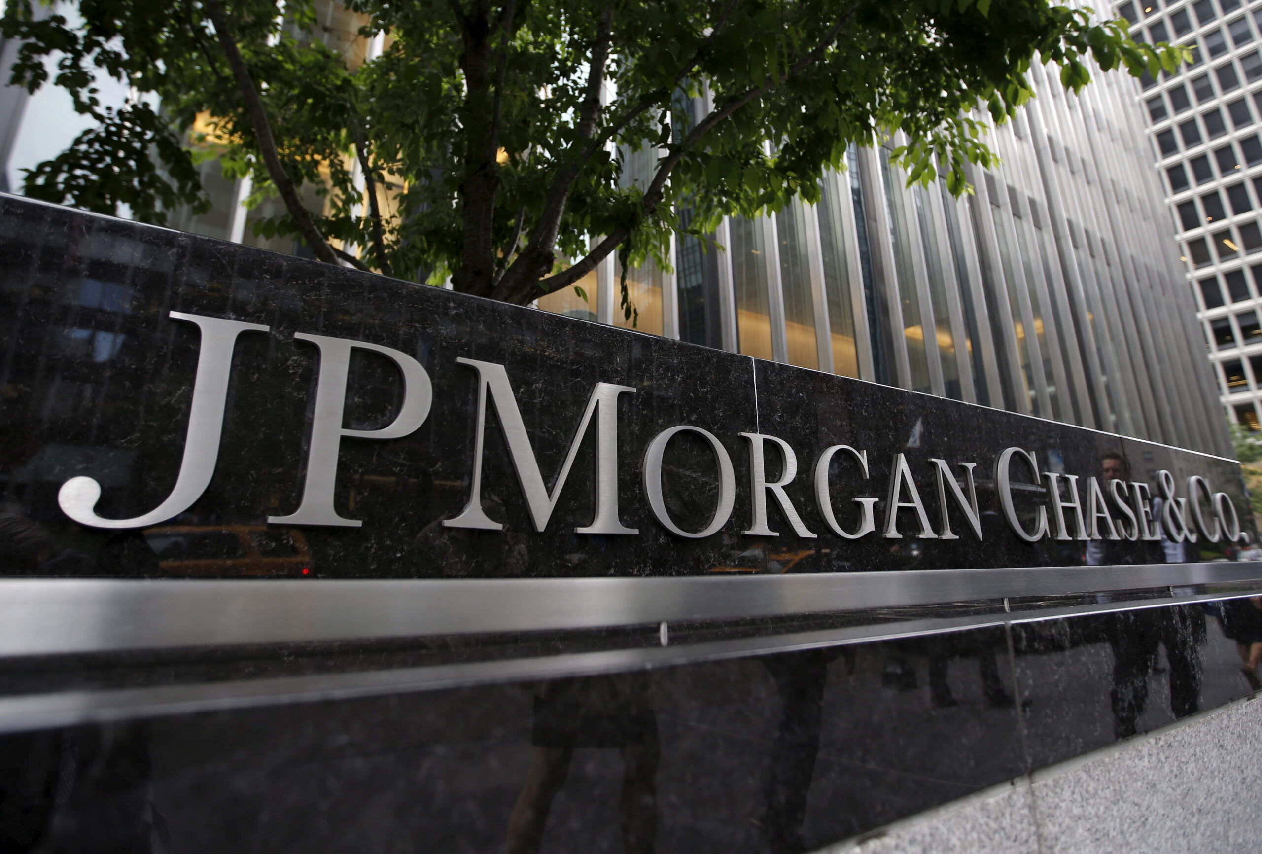  JPMorgan’s profit more than doubles despite trading slump