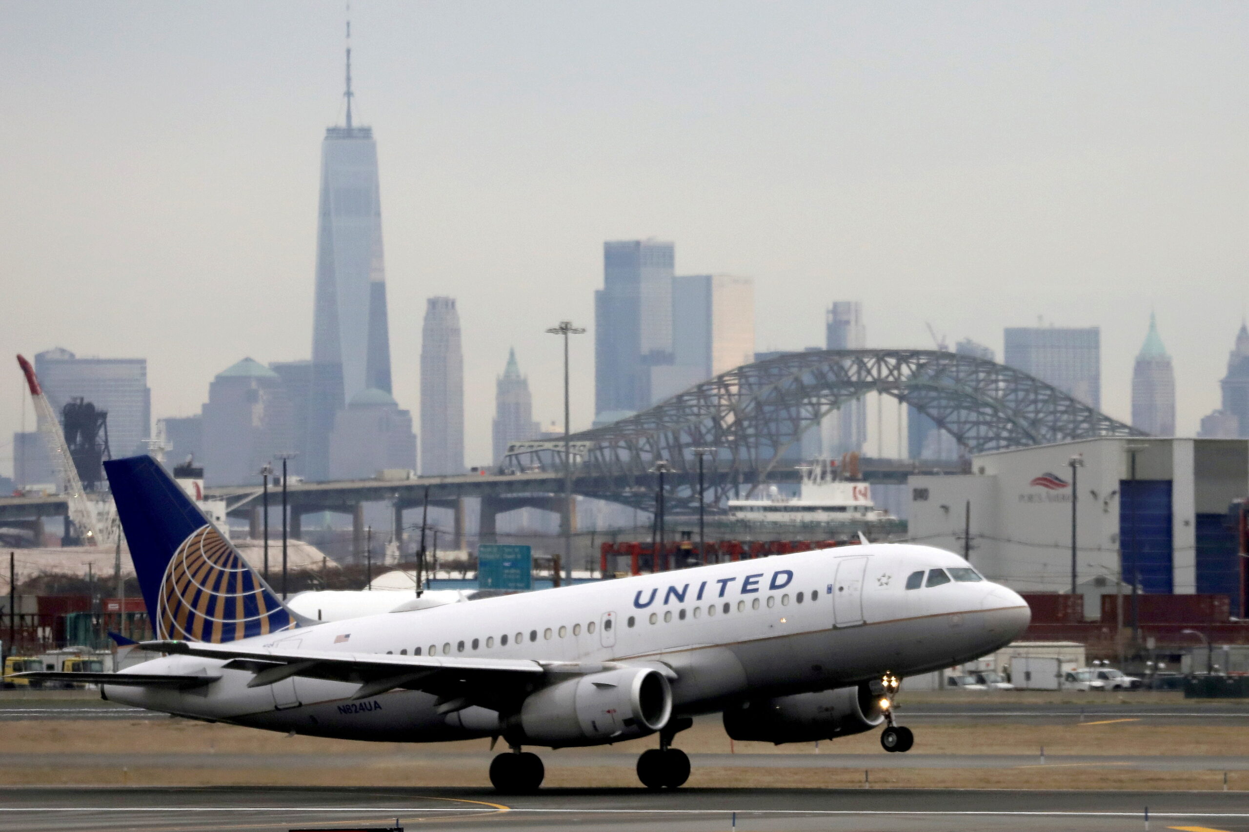  United Airlines revenue tops estimates as travel rebounds, sees 3rd-quarter turning point