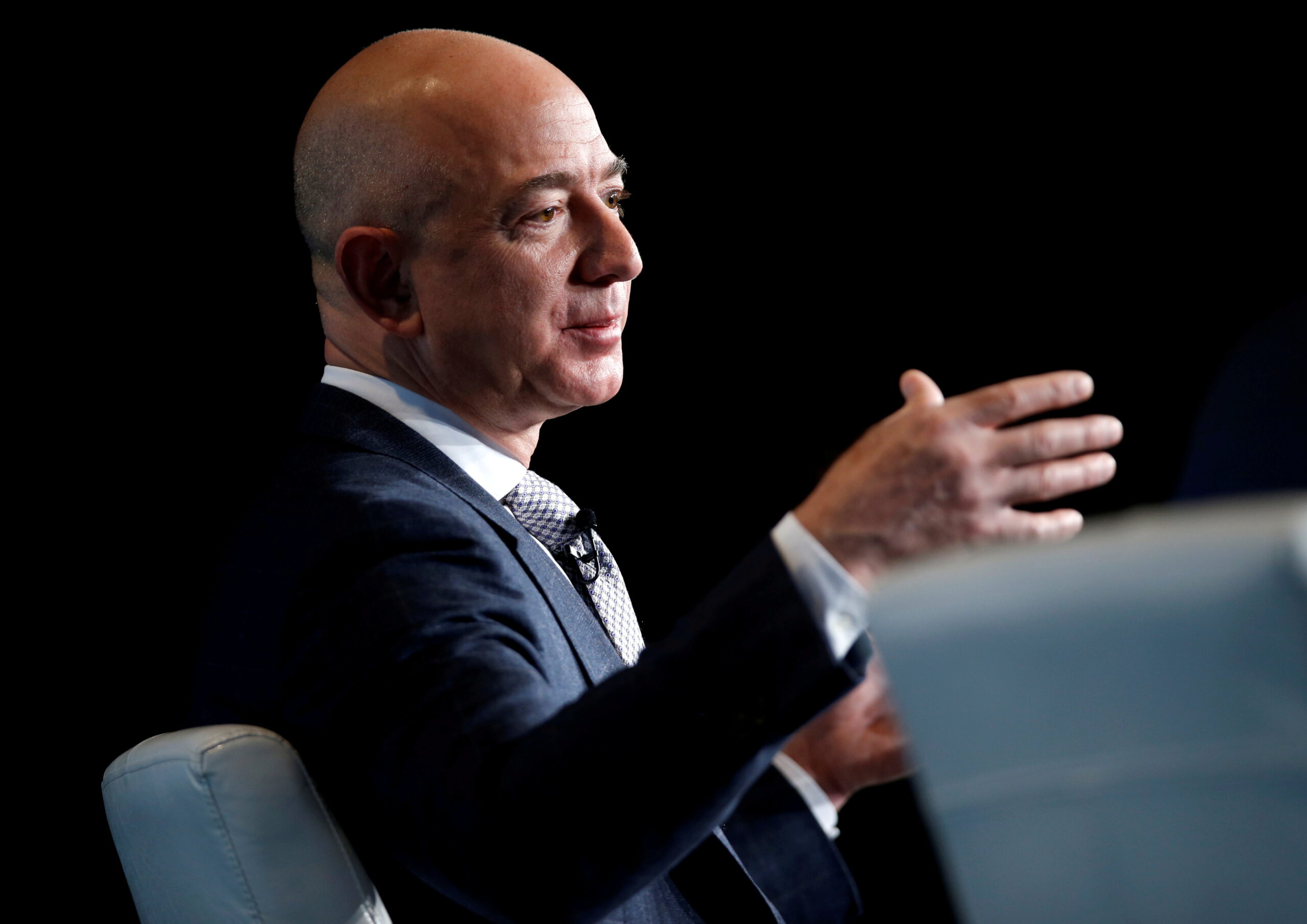  Jeff Bezos, world’s richest man, set for inaugural space voyage