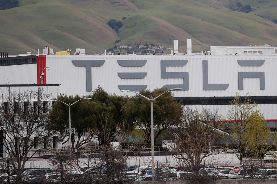  Analysis: Tesla hikes electric car prices in U.S.; holds line in China