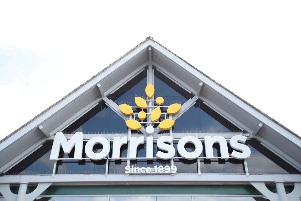  Apollo Global joins battle for Britain’s Morrisons