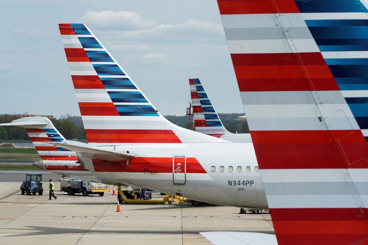 American Airlines forecasts first positive cash flow since pandemic began