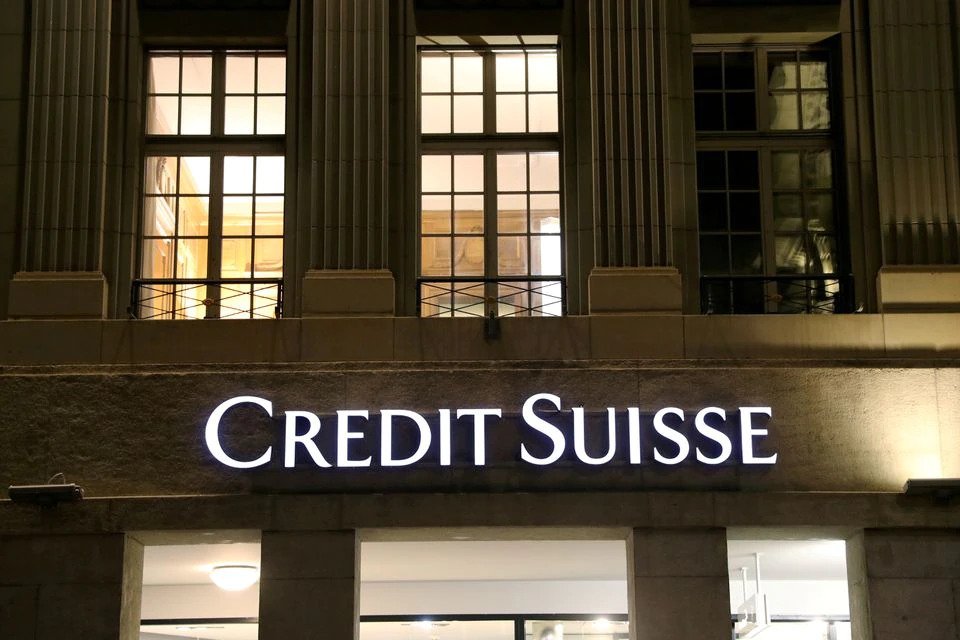  Credit Suisse settles spying case with former star banker
