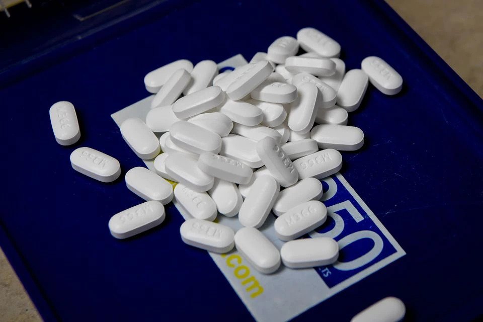  New York, drug distributors reach $1.18 bln opioid settlement as national deal looms