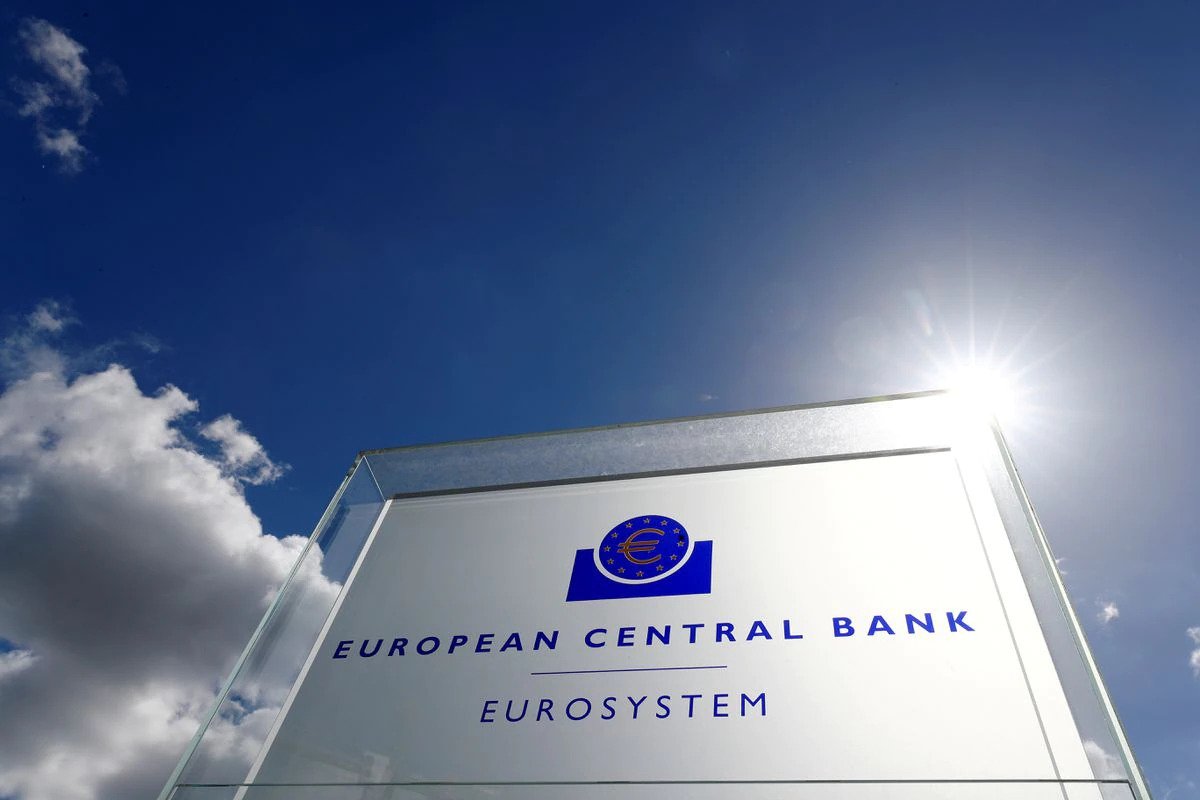  Euro zone banks see small tightening of credit standards in Q3