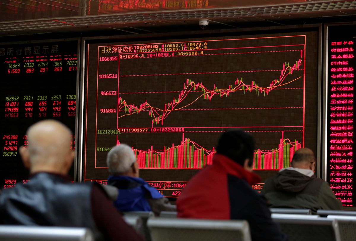  Asia stocks slip as China’s economy stumbles