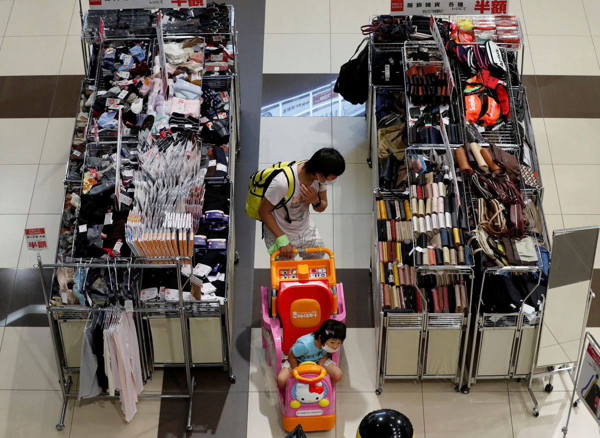  Japan’s retail sales extend gains but COVID-19 challenges persist