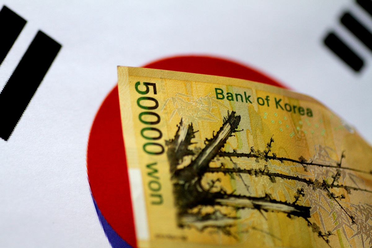  S.Korea lifts interest rates from record low as debt threats grow