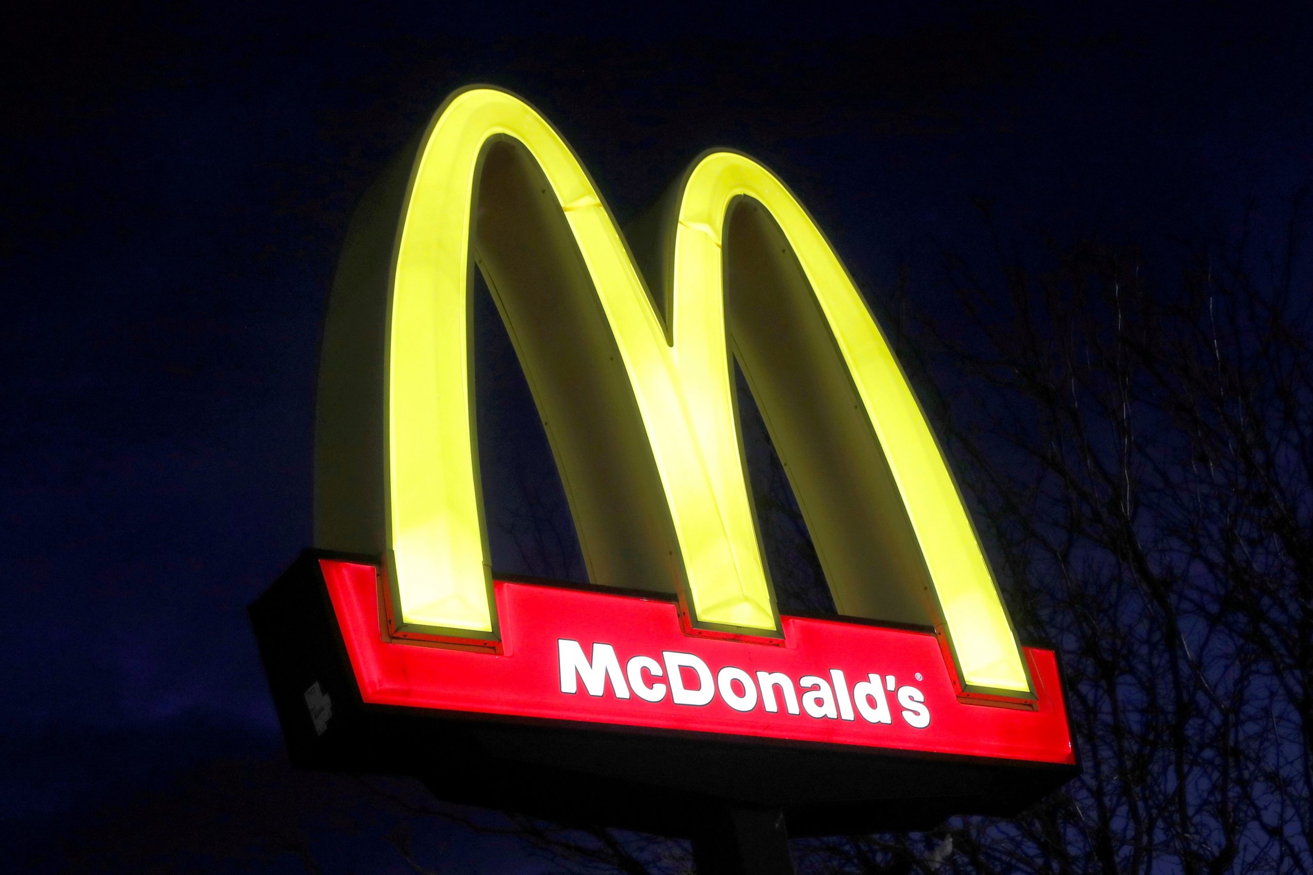  McDonald’s, others consider closing indoor seating amid Delta surge in U.S.