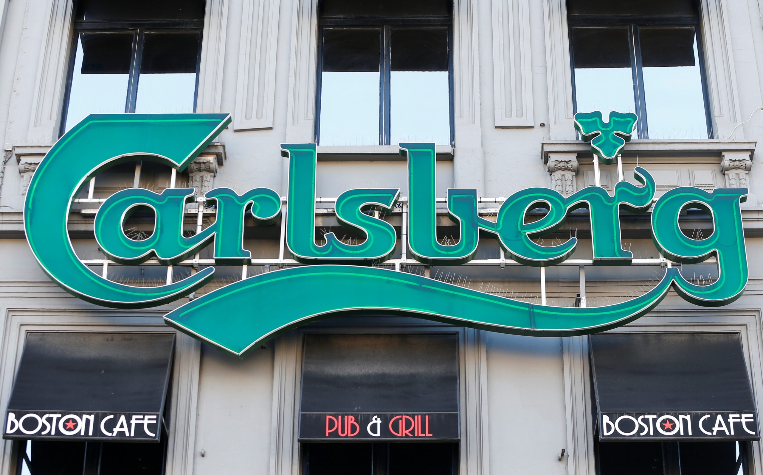  Carlsberg raises guidance as beer volumes recover