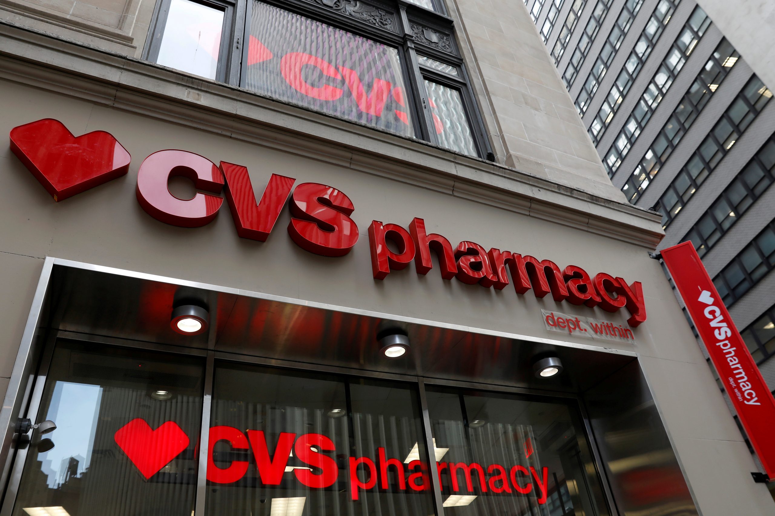 CVS hedges on 2022 earnings growth target as COVID-19 uncertainty persists