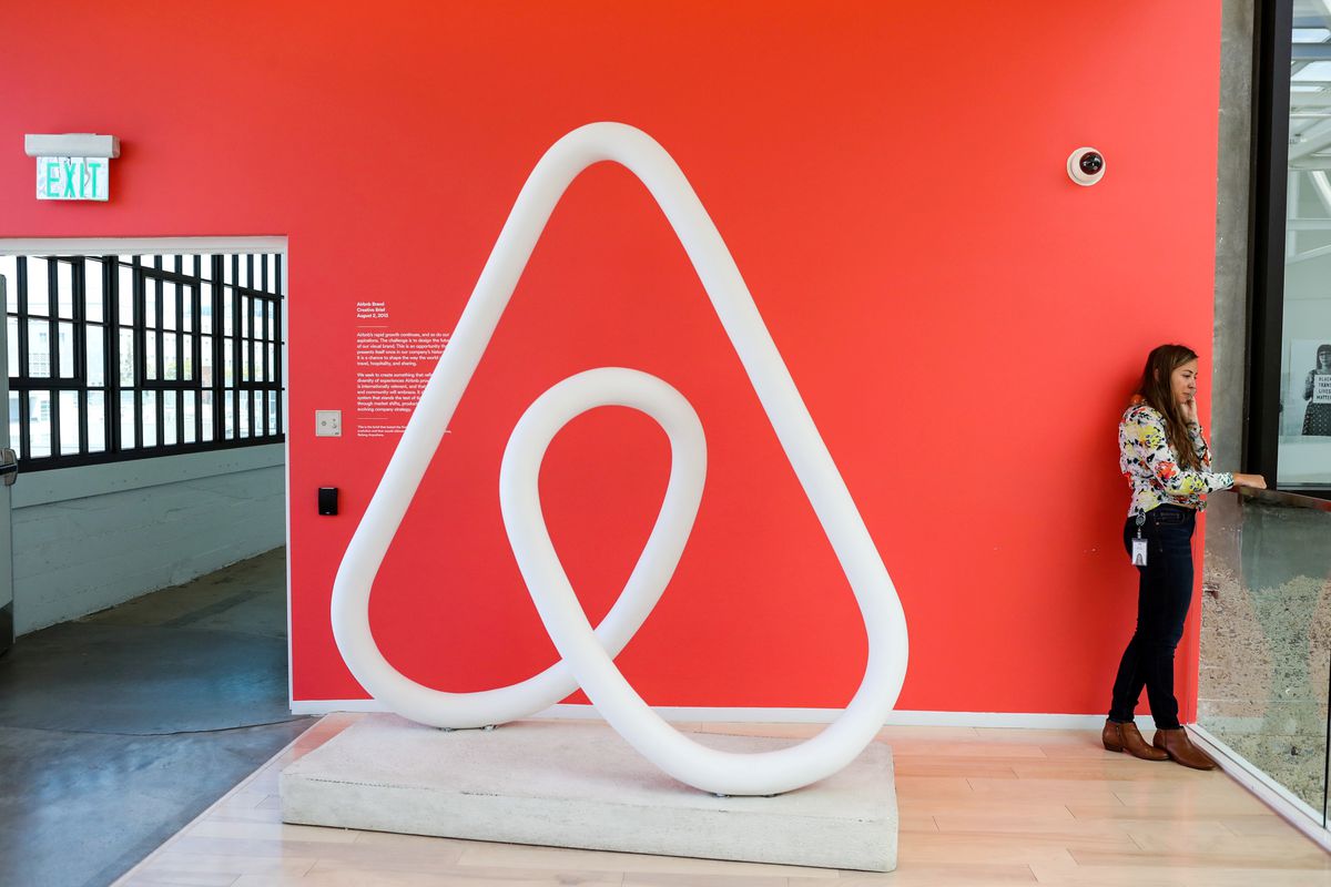  Airbnb warns of Delta impact on bookings, shares fall over 4%