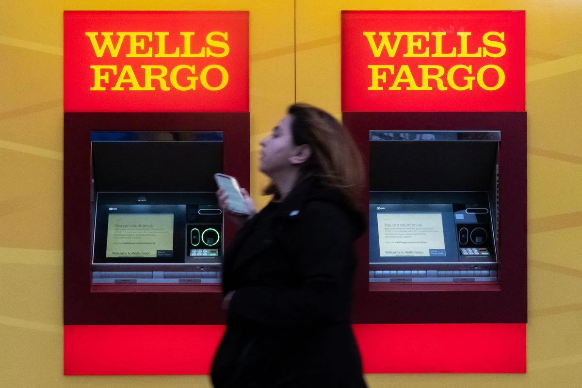  Regulators warn Wells Fargo of new possible sanctions -Bloomberg