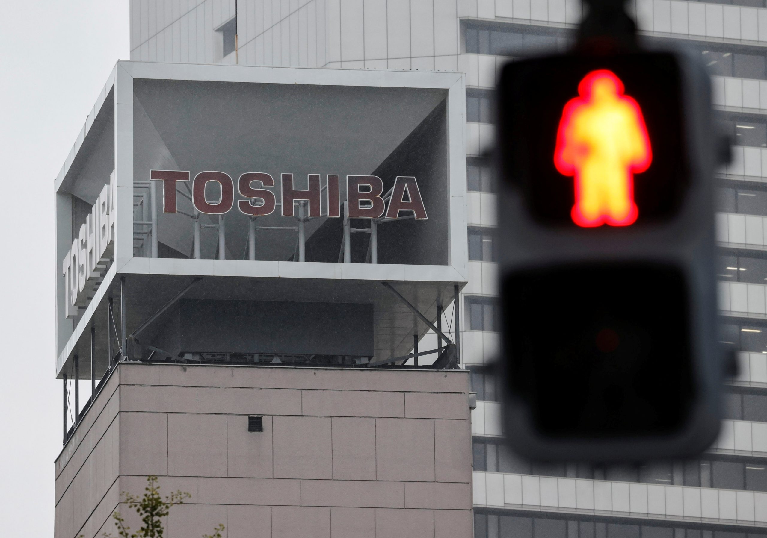  EXCLUSIVE Major Toshiba shareholder objects to break-up, urges board to solicit offers
