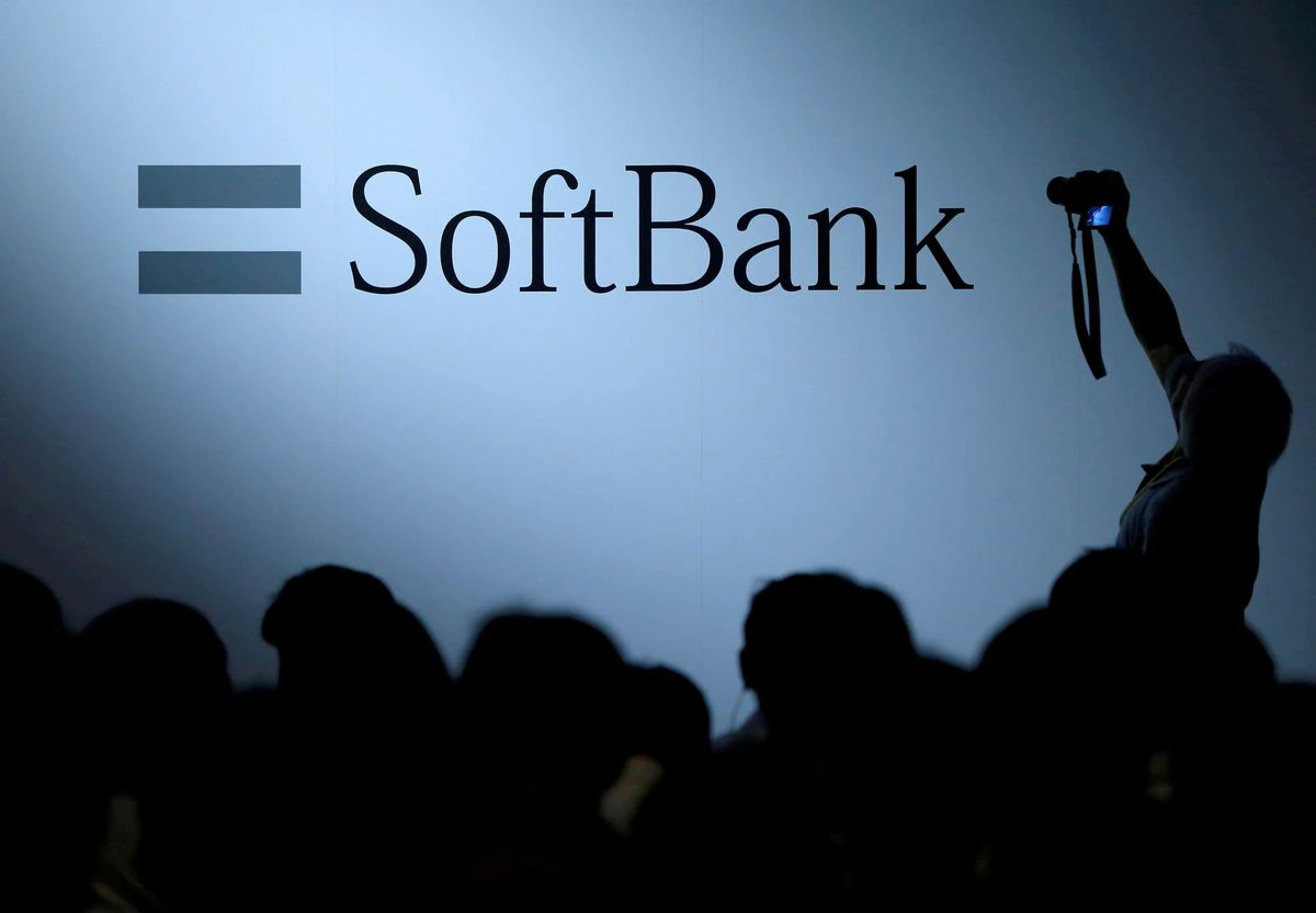  Blizzard-hit SoftBank launches buyback after $10 bln Vision Fund loss