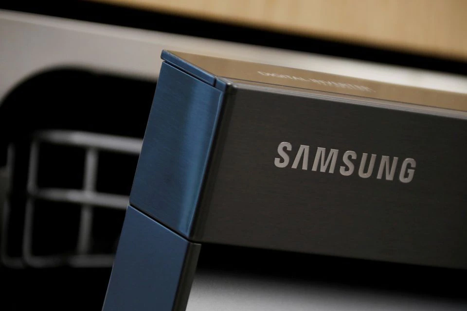  Samsung names new CEOs, to merge mobile, consumer electronics units