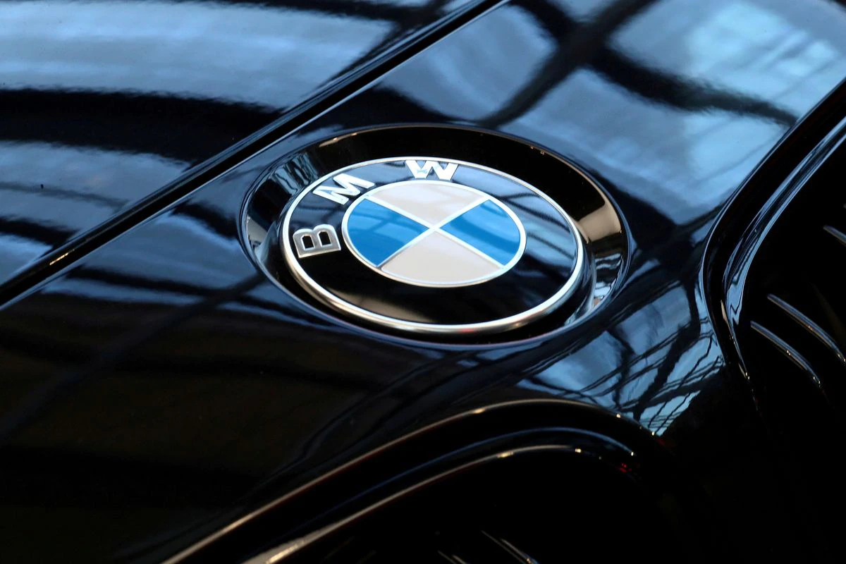  BMW hits 1 mln EV sales, targets 2 mln fully electric sales by 2025
